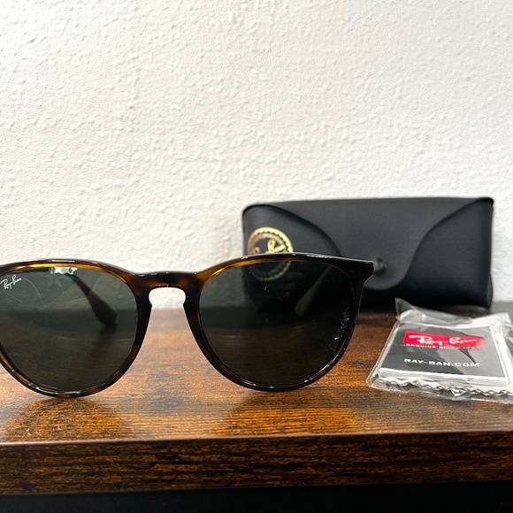Ray-Ban Erika sunglasses (RB4171). Brown frame/grey lenses main image 5